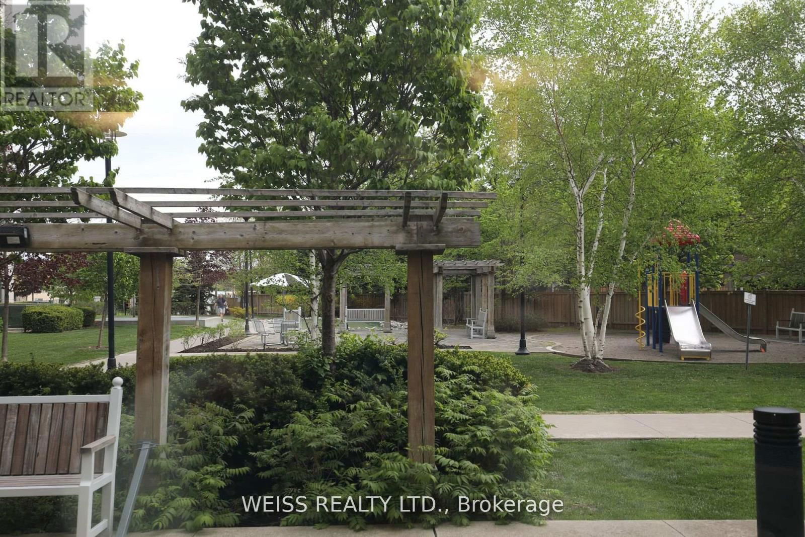 607 - 88 PROMENADE CIRCLE Image 32