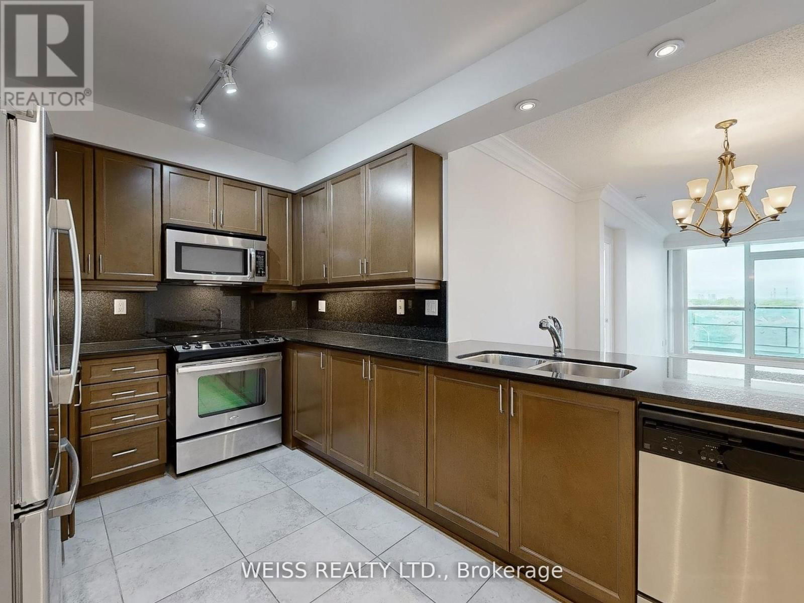 607 - 88 PROMENADE CIRCLE Image 4