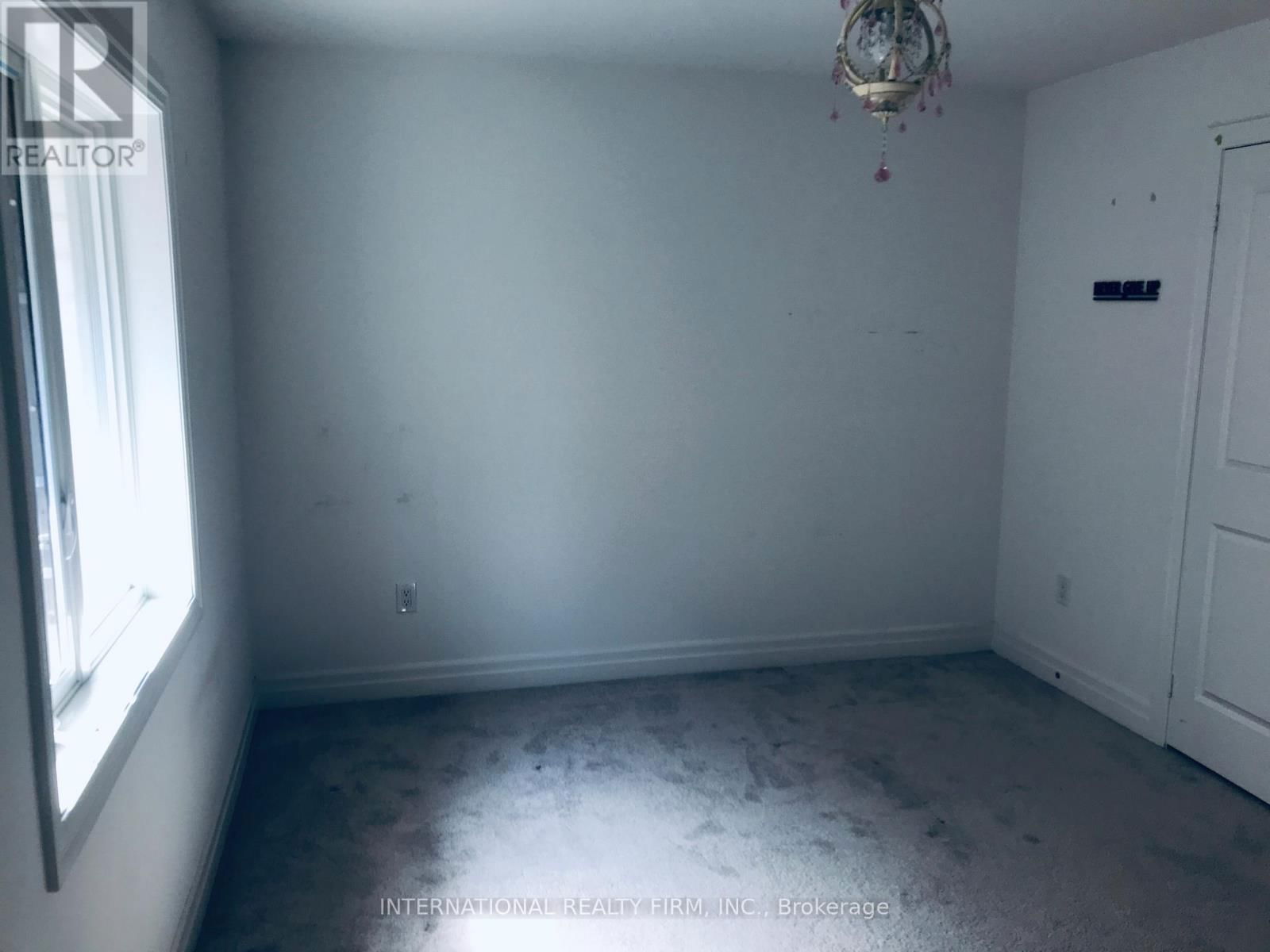 main floor - 59 FRANK KELLY DRIVE Image 18