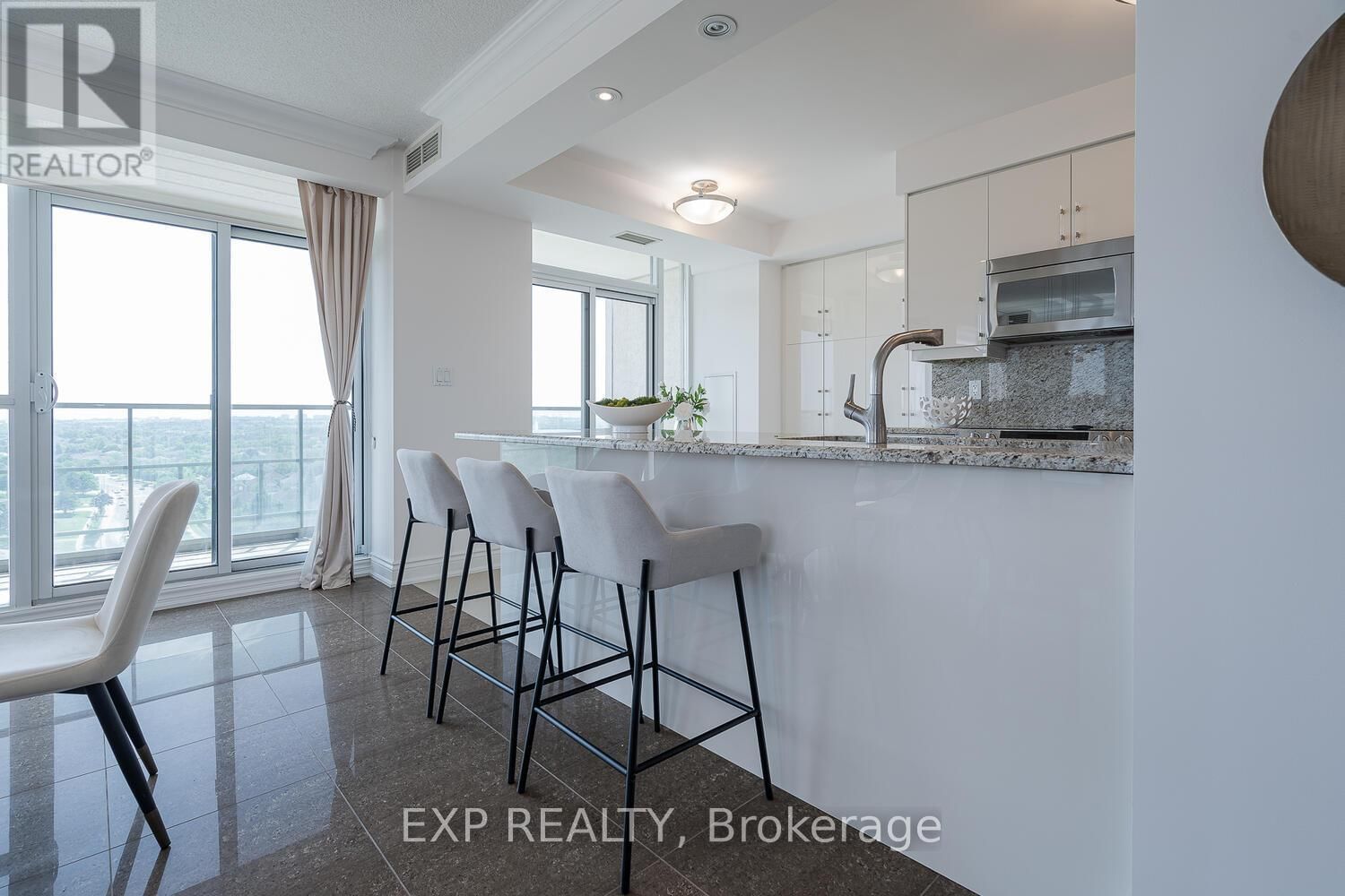 1205 - 88 PROMENADE CIRCLE Image 13