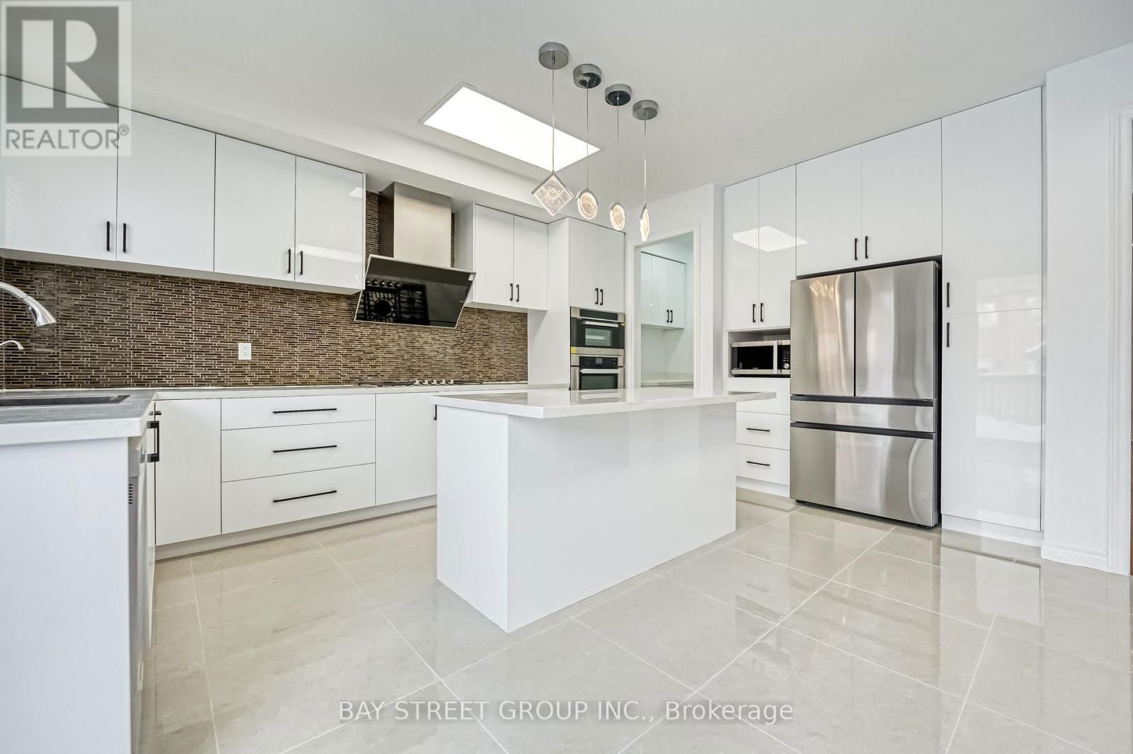82 MANOR HAMPTON STREET Image 14