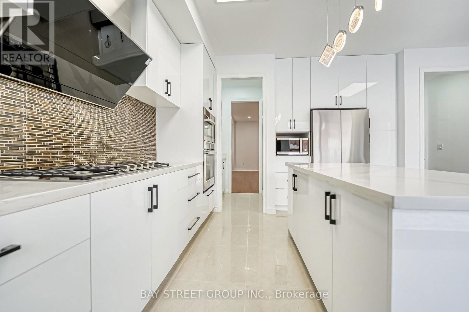 82 MANOR HAMPTON STREET Image 15