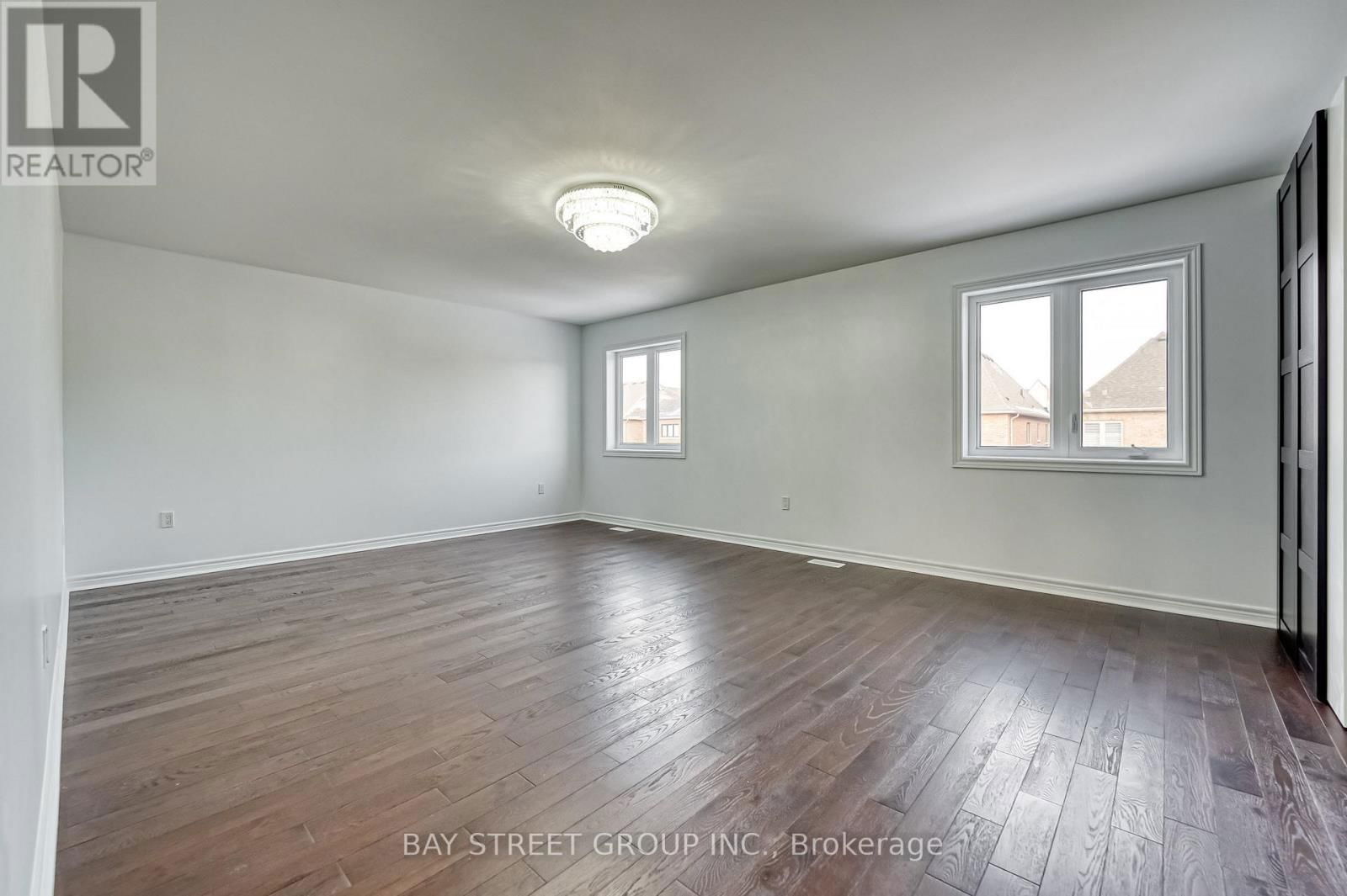 82 MANOR HAMPTON STREET Image 18