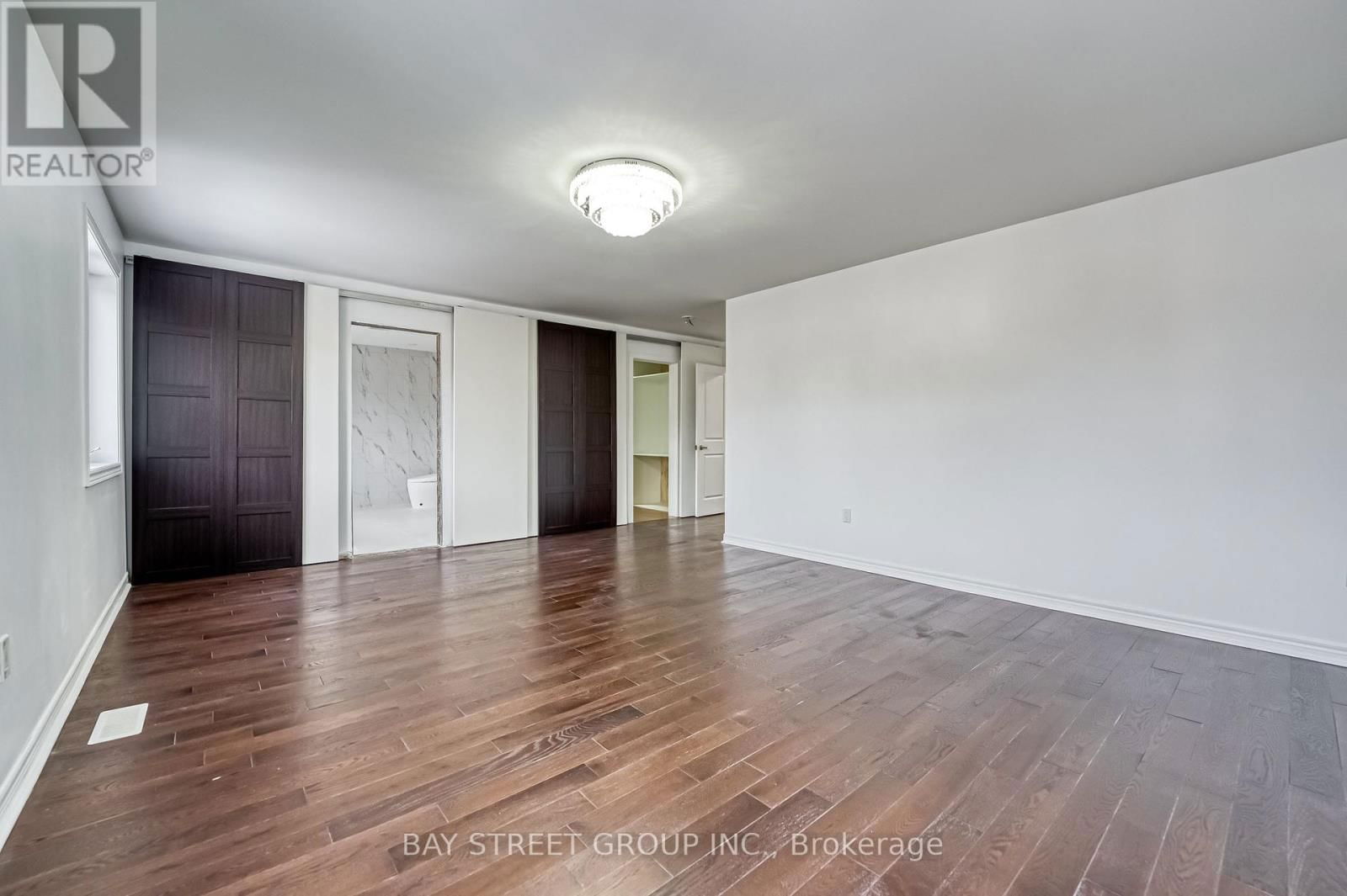 82 MANOR HAMPTON STREET Image 19