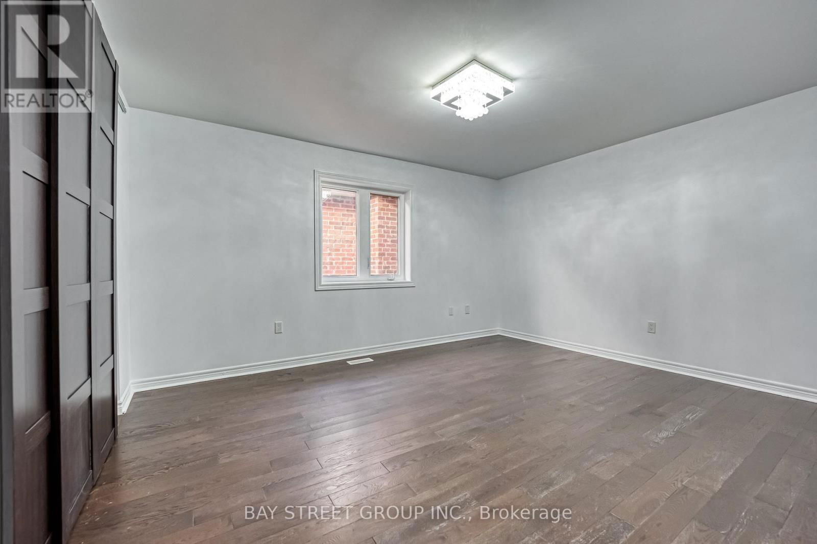 82 MANOR HAMPTON STREET Image 25