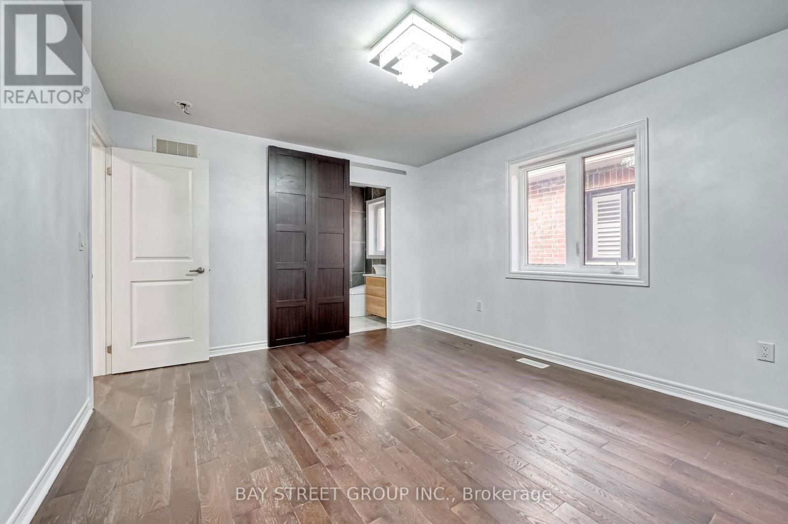 82 MANOR HAMPTON STREET Image 26
