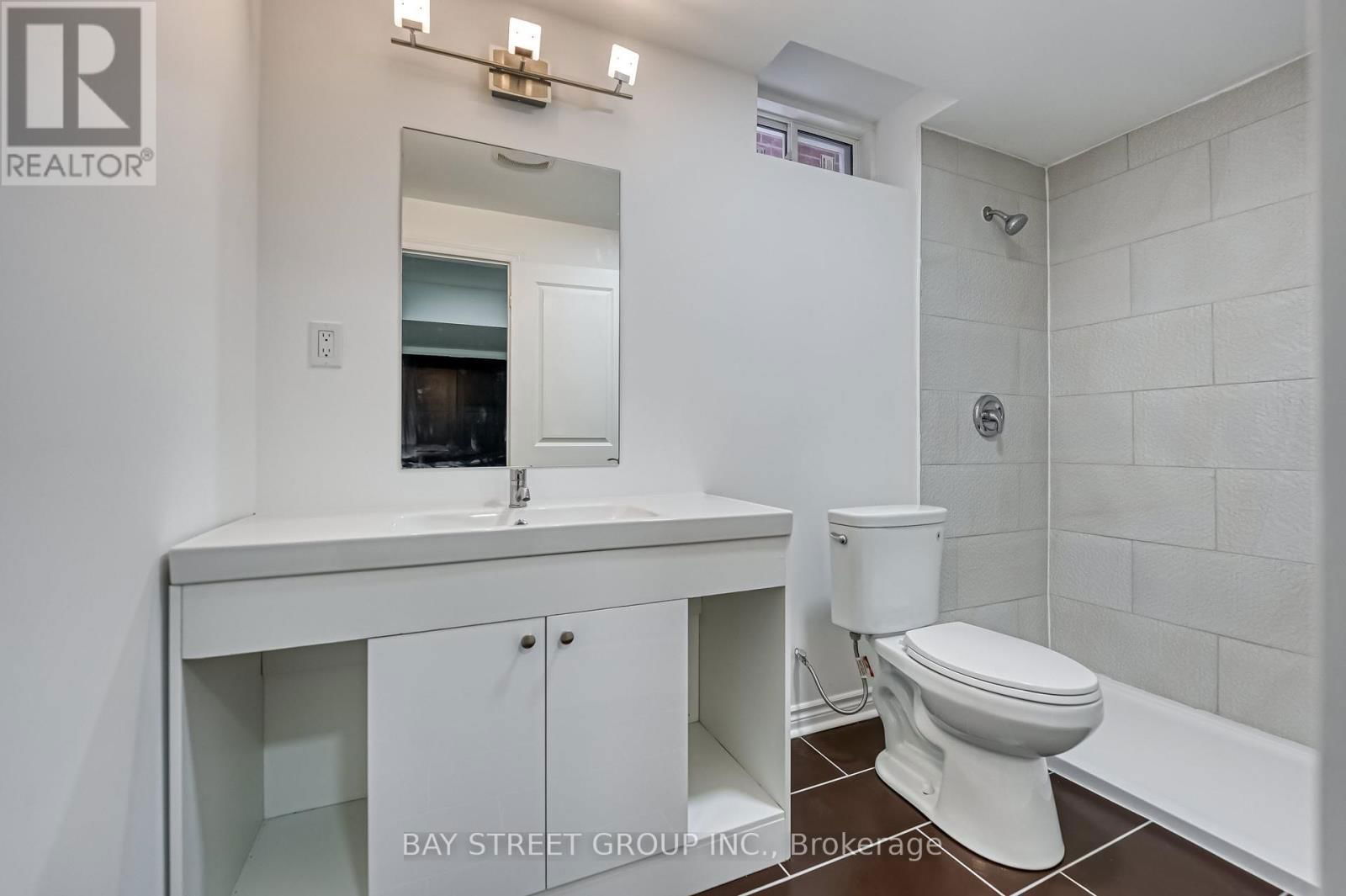 82 MANOR HAMPTON STREET Image 32