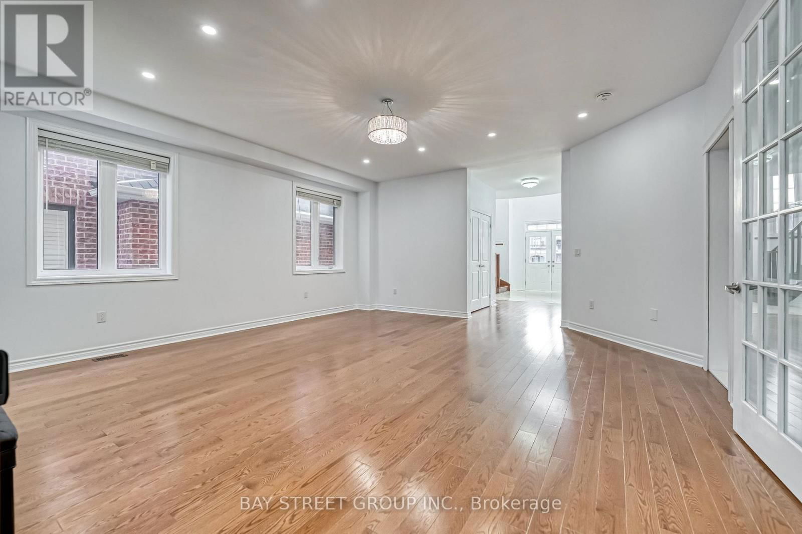 82 MANOR HAMPTON STREET Image 6