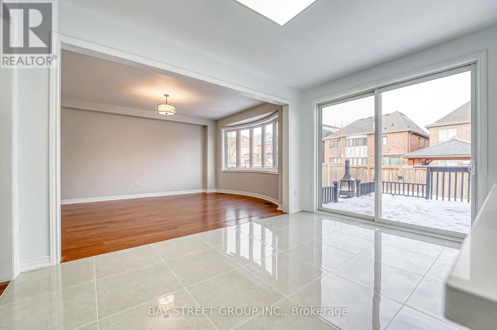 82 MANOR HAMPTON STREET Image 9