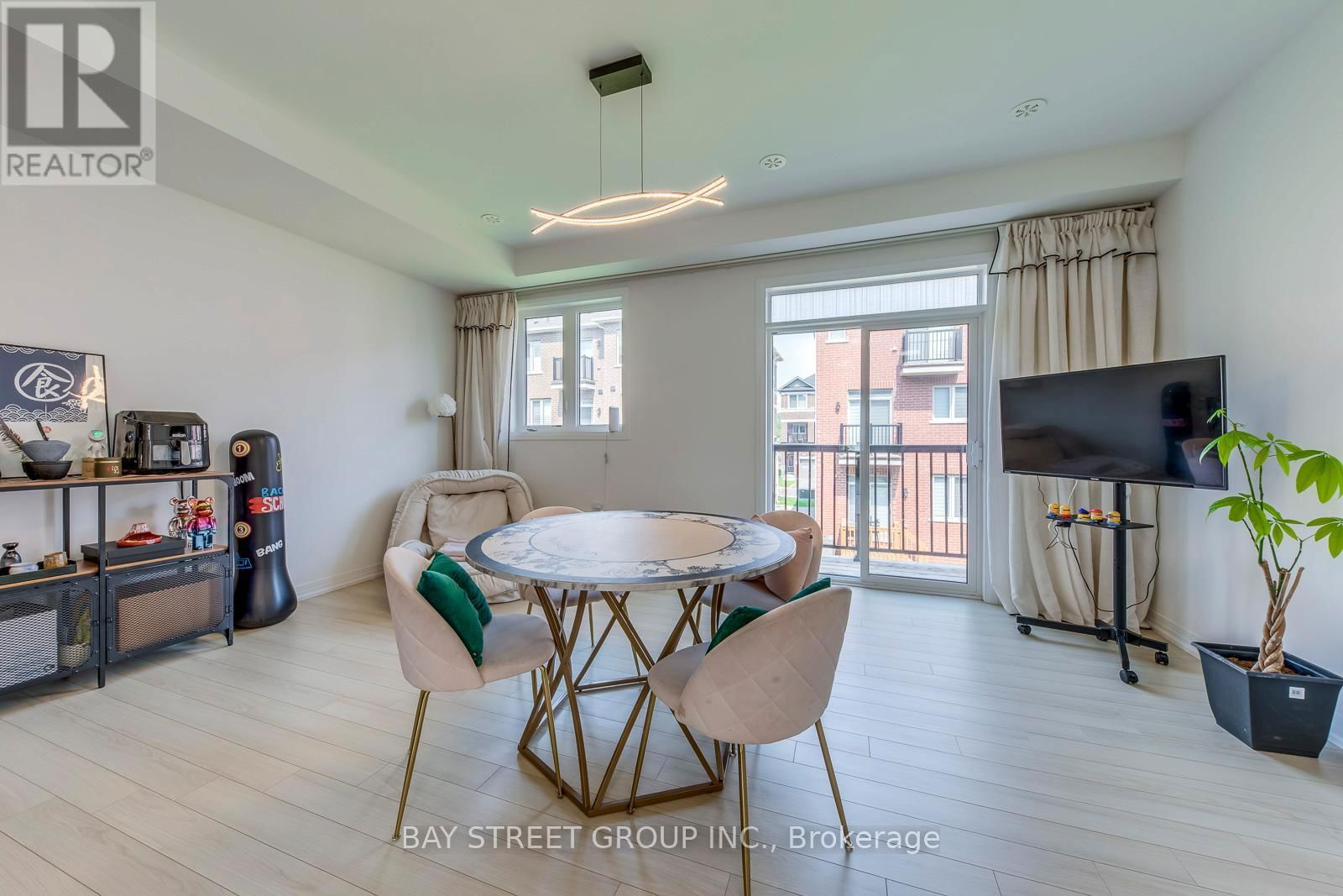 33 SISSONS WAY Image 10