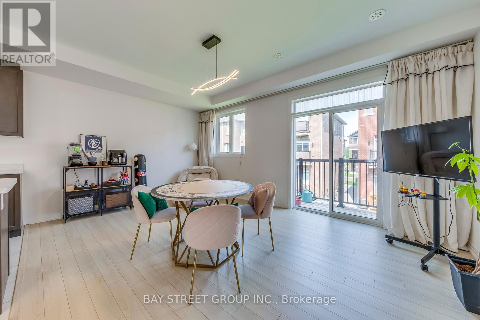 33 SISSONS WAY Image 12