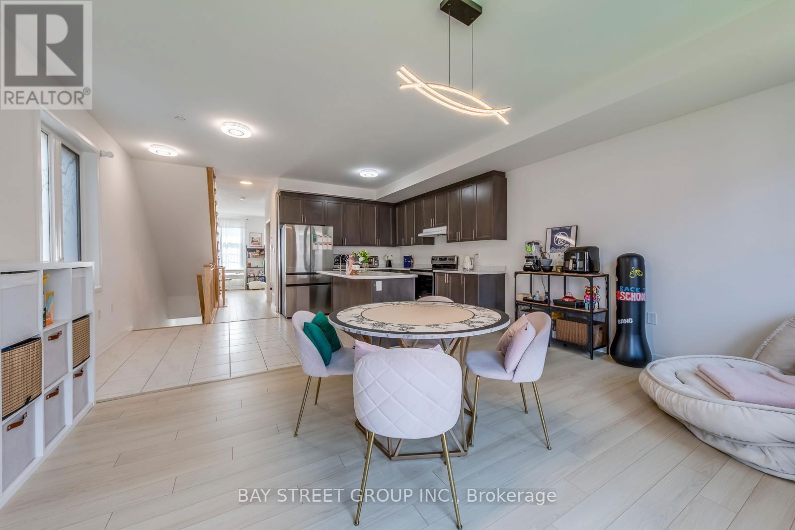 33 SISSONS WAY Image 15