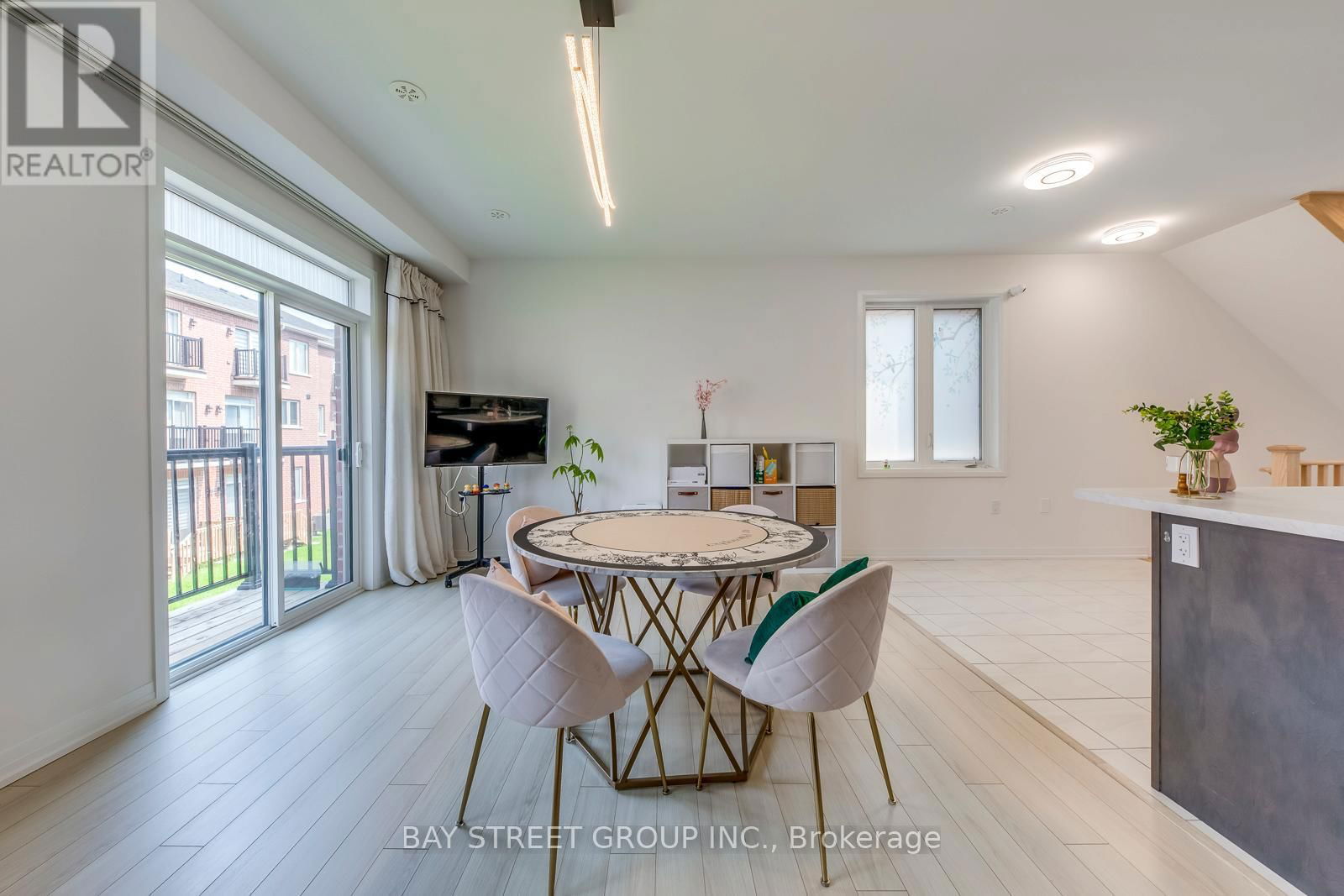 33 SISSONS WAY Image 16