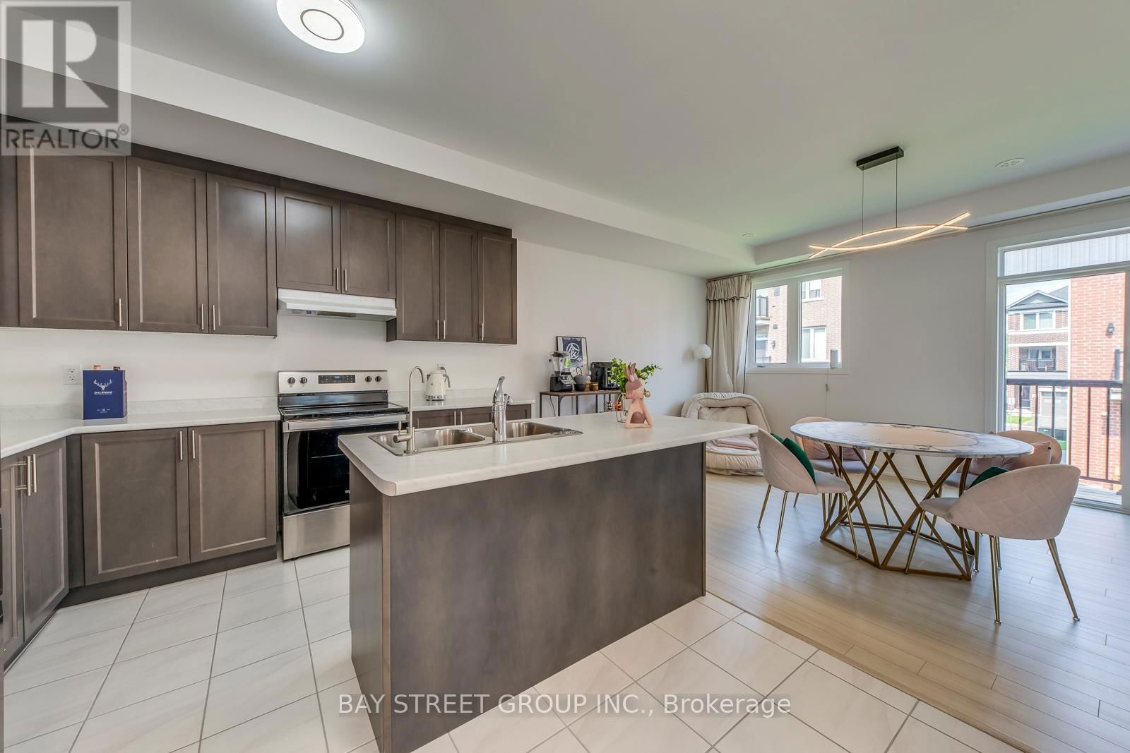 33 SISSONS WAY Image 21
