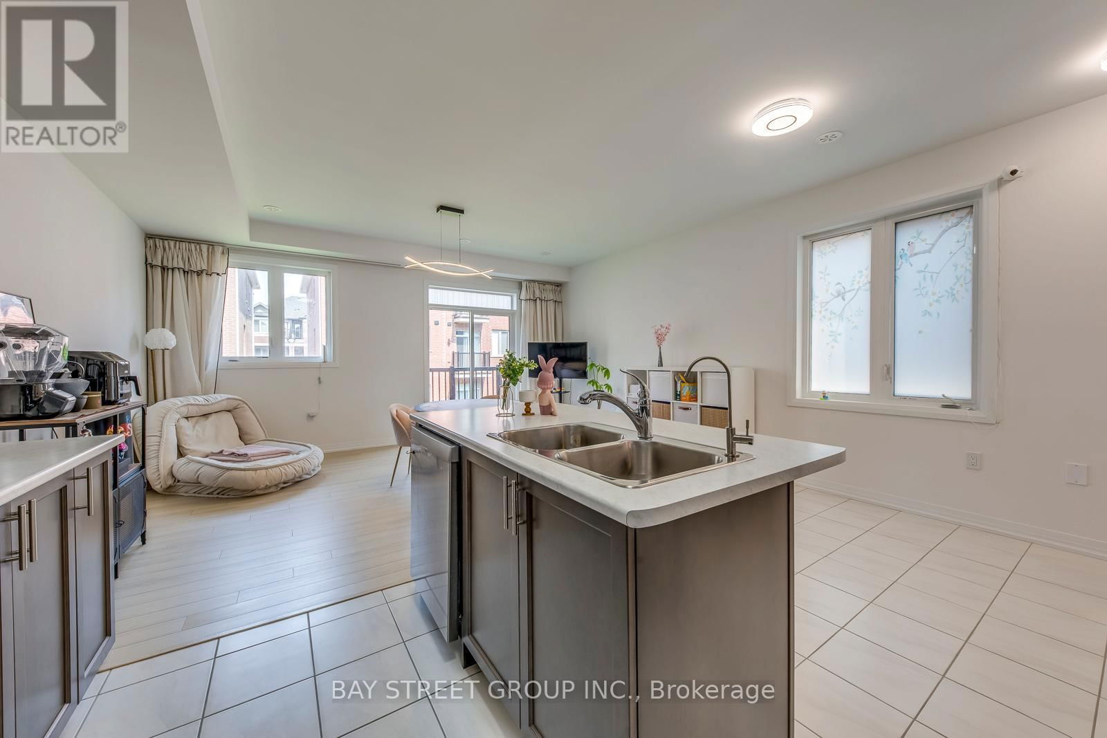 33 SISSONS WAY Image 23