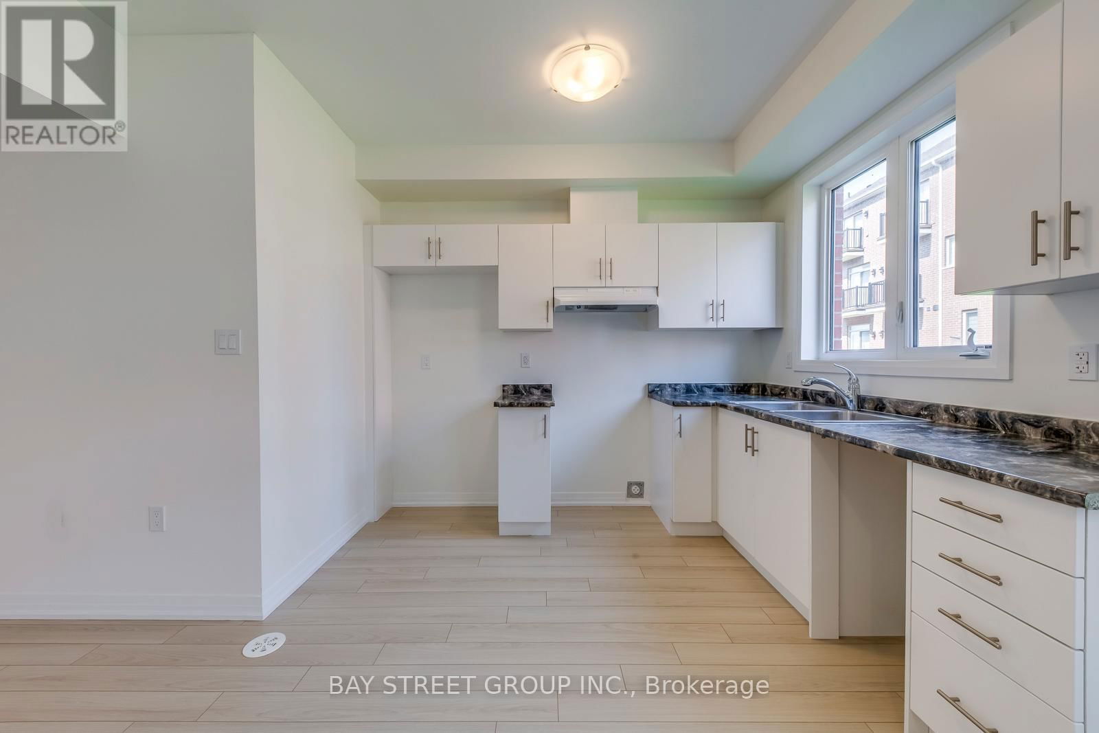33 SISSONS WAY Image 39