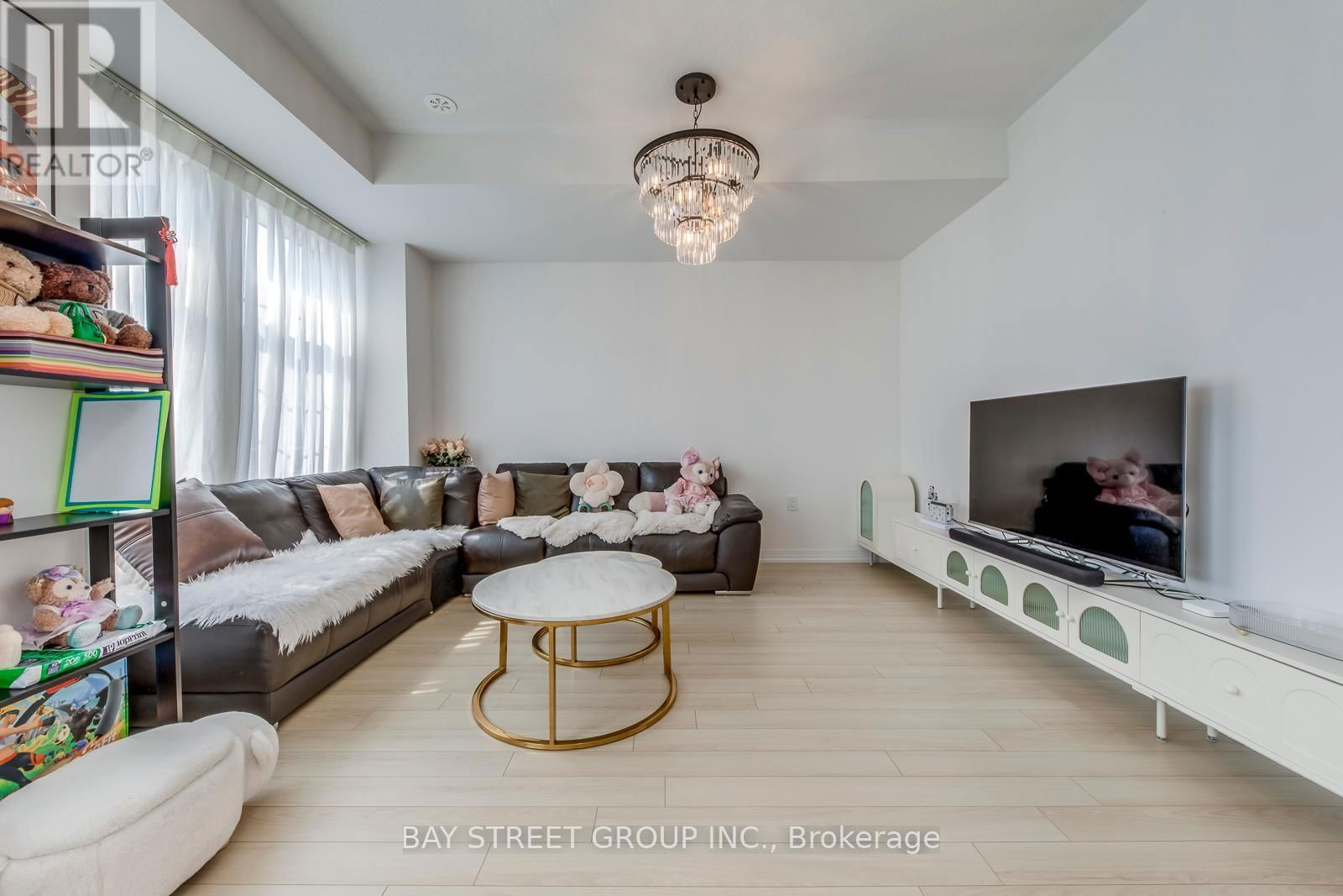 33 SISSONS WAY Image 4