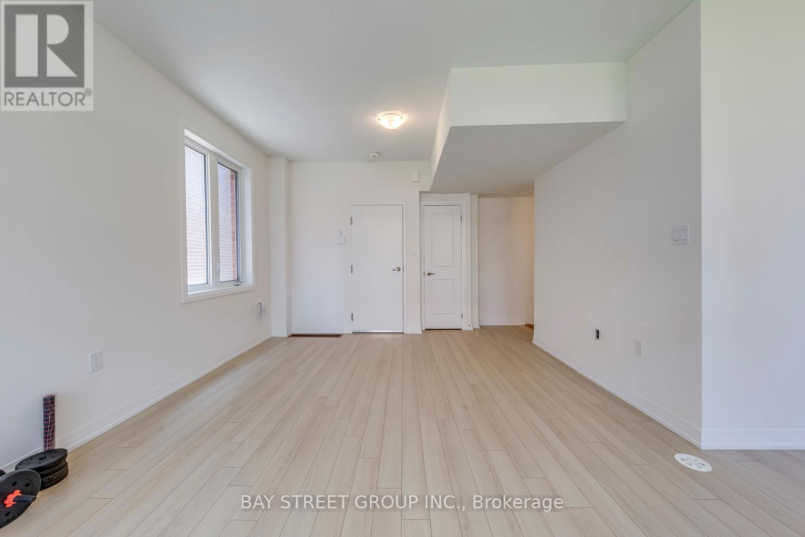 33 SISSONS WAY Image 40