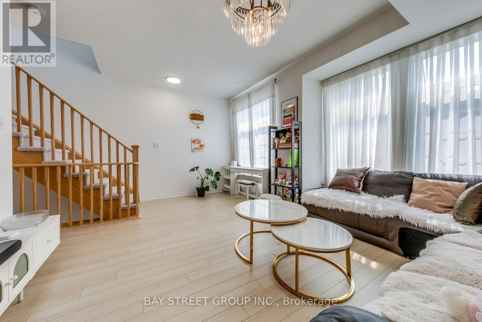 33 SISSONS WAY Image 5