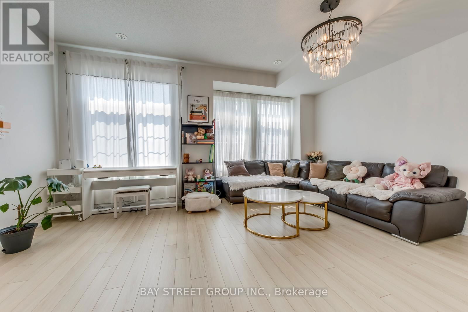 33 SISSONS WAY Image 6