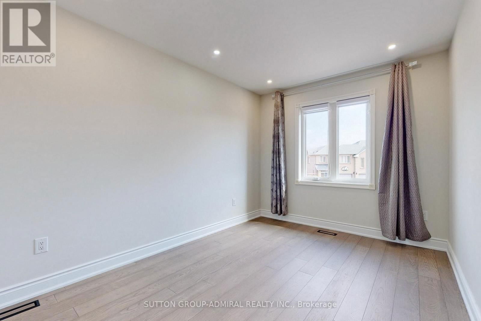 16 OPERA PLACE Image 23