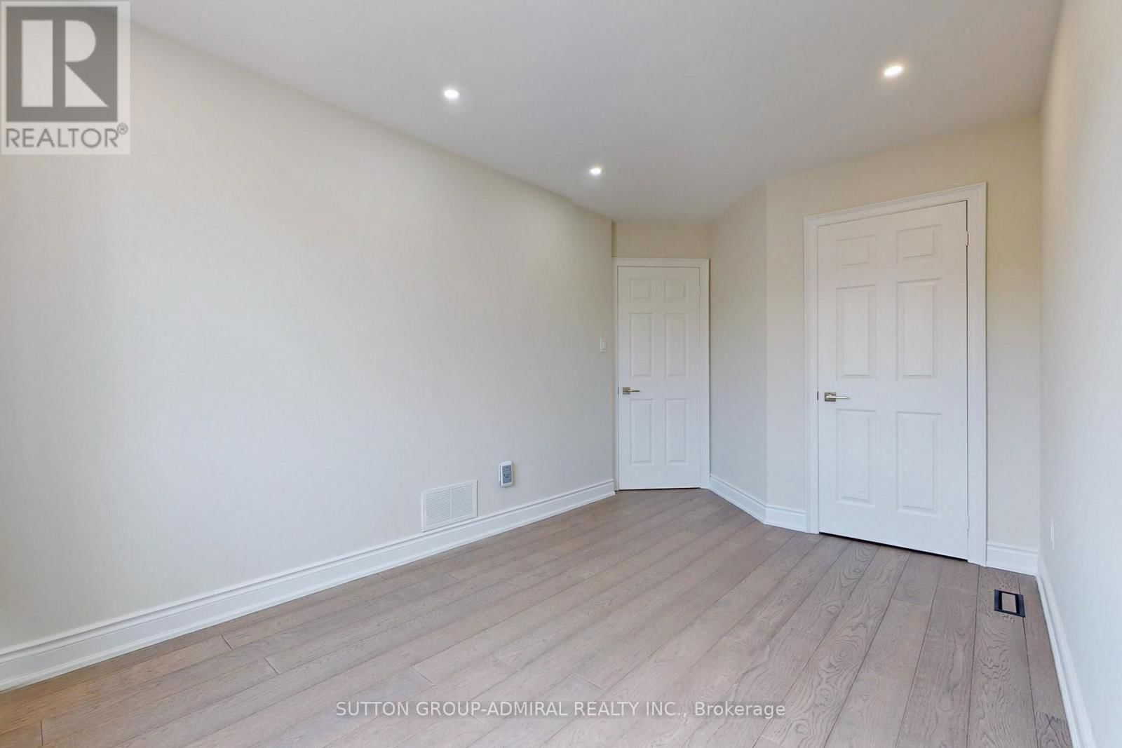16 OPERA PLACE Image 24
