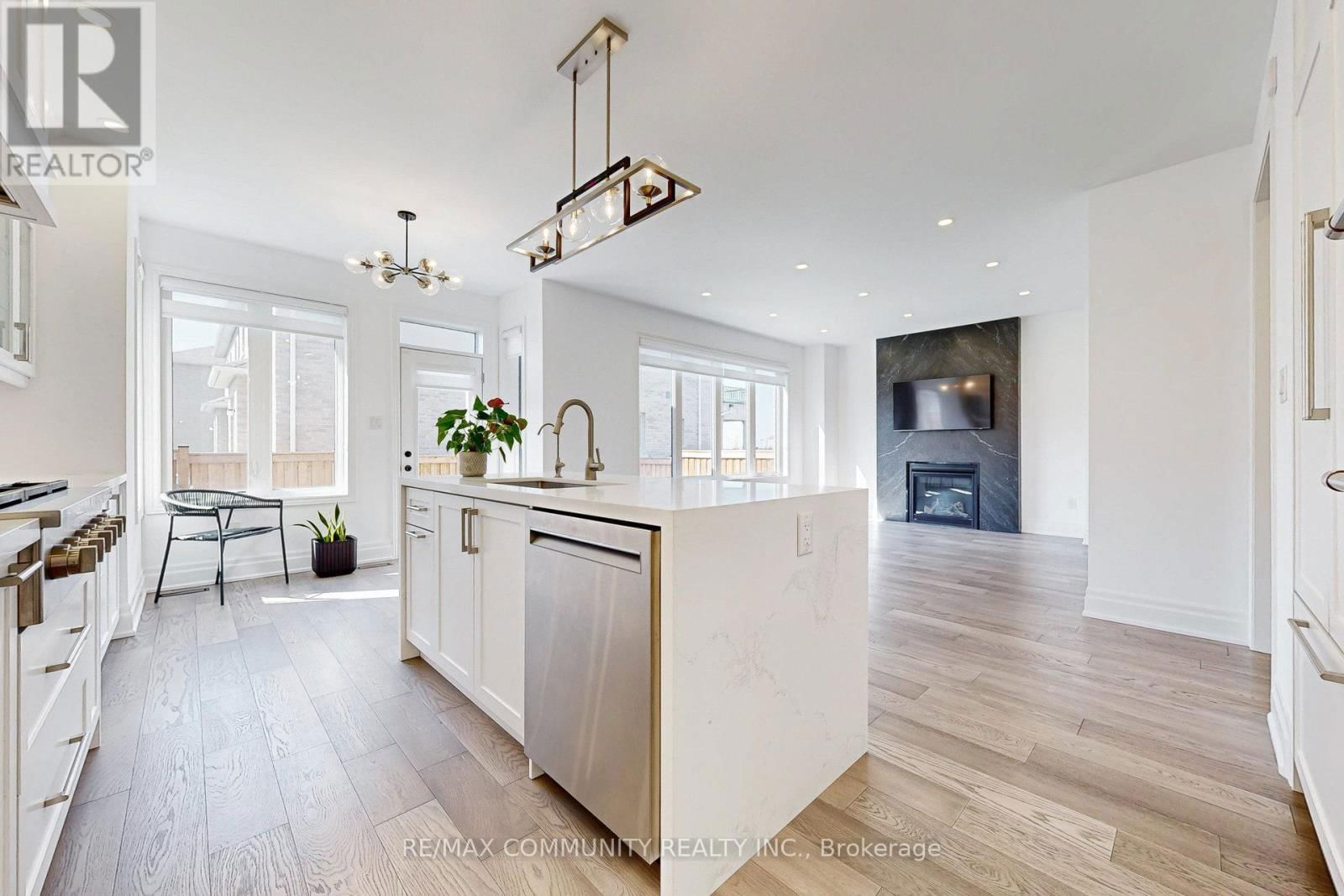 49 CONDUCTOR AVENUE Image 10