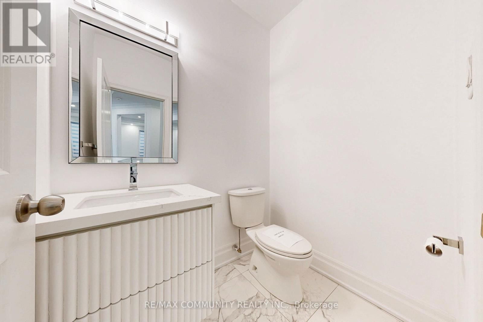 49 CONDUCTOR AVENUE Image 12
