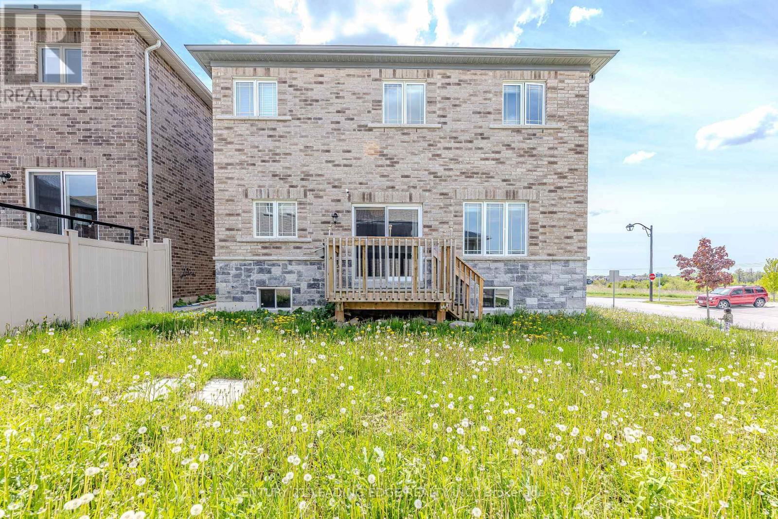 122 MCKENZIE WAY Image 3