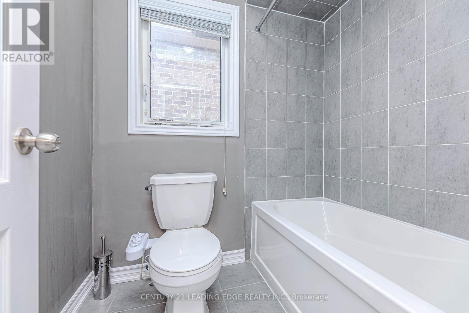 122 MCKENZIE WAY Image 33
