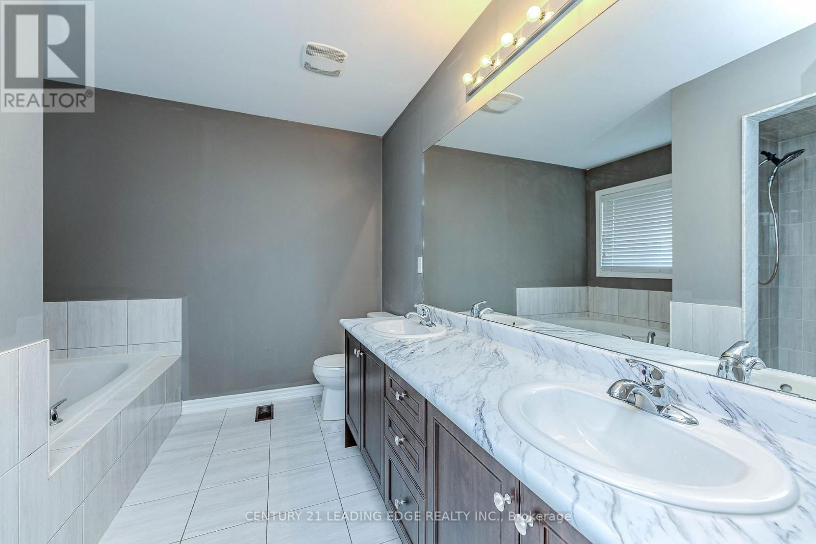 122 MCKENZIE WAY Image 45