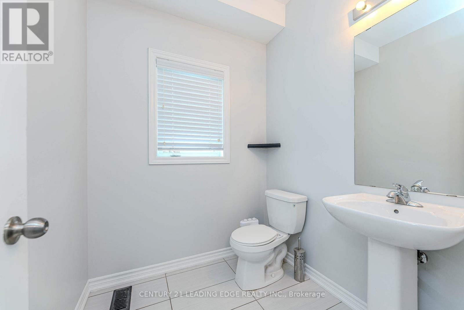 122 MCKENZIE WAY Image 9