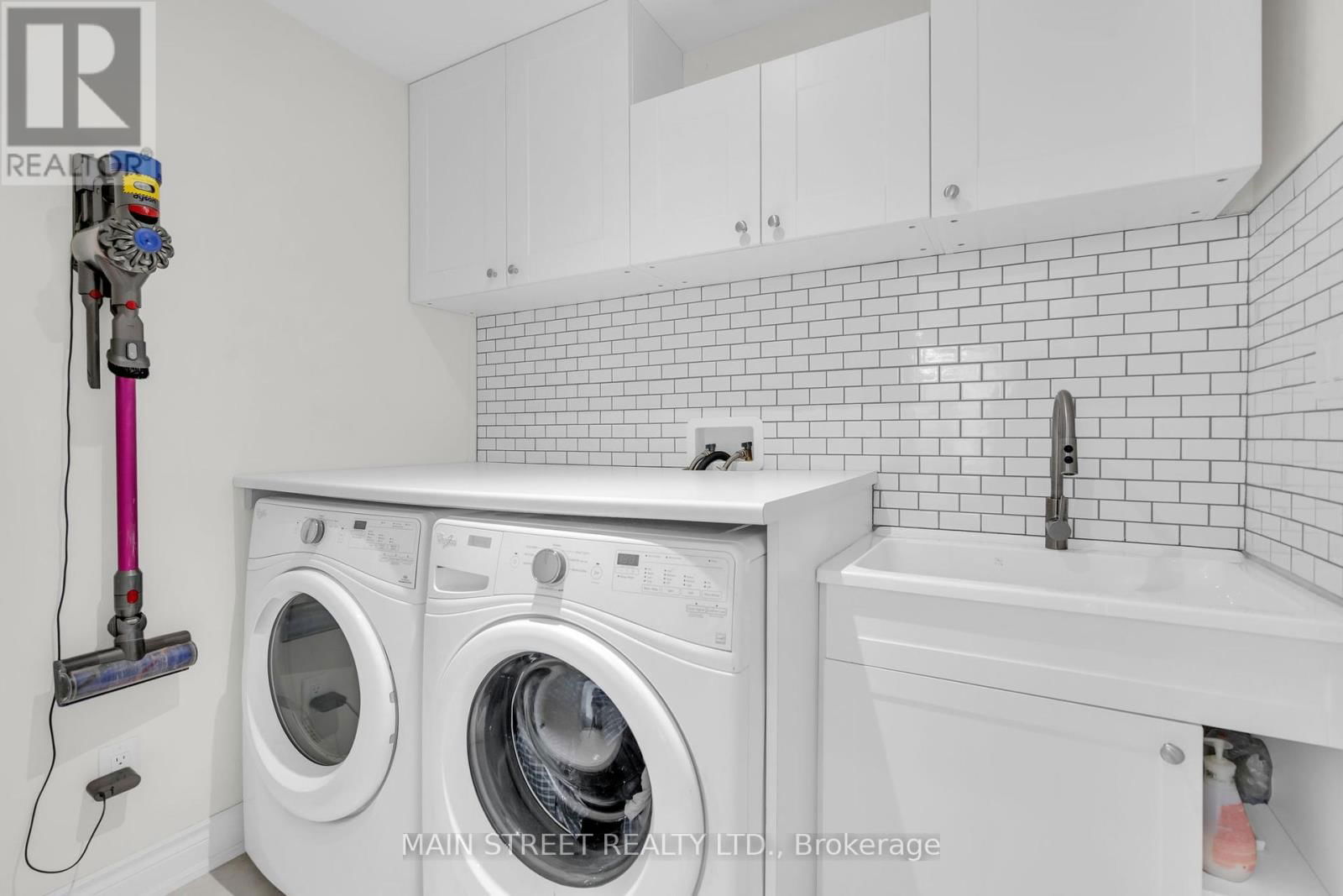123 MONDIAL CRESCENT Image 12