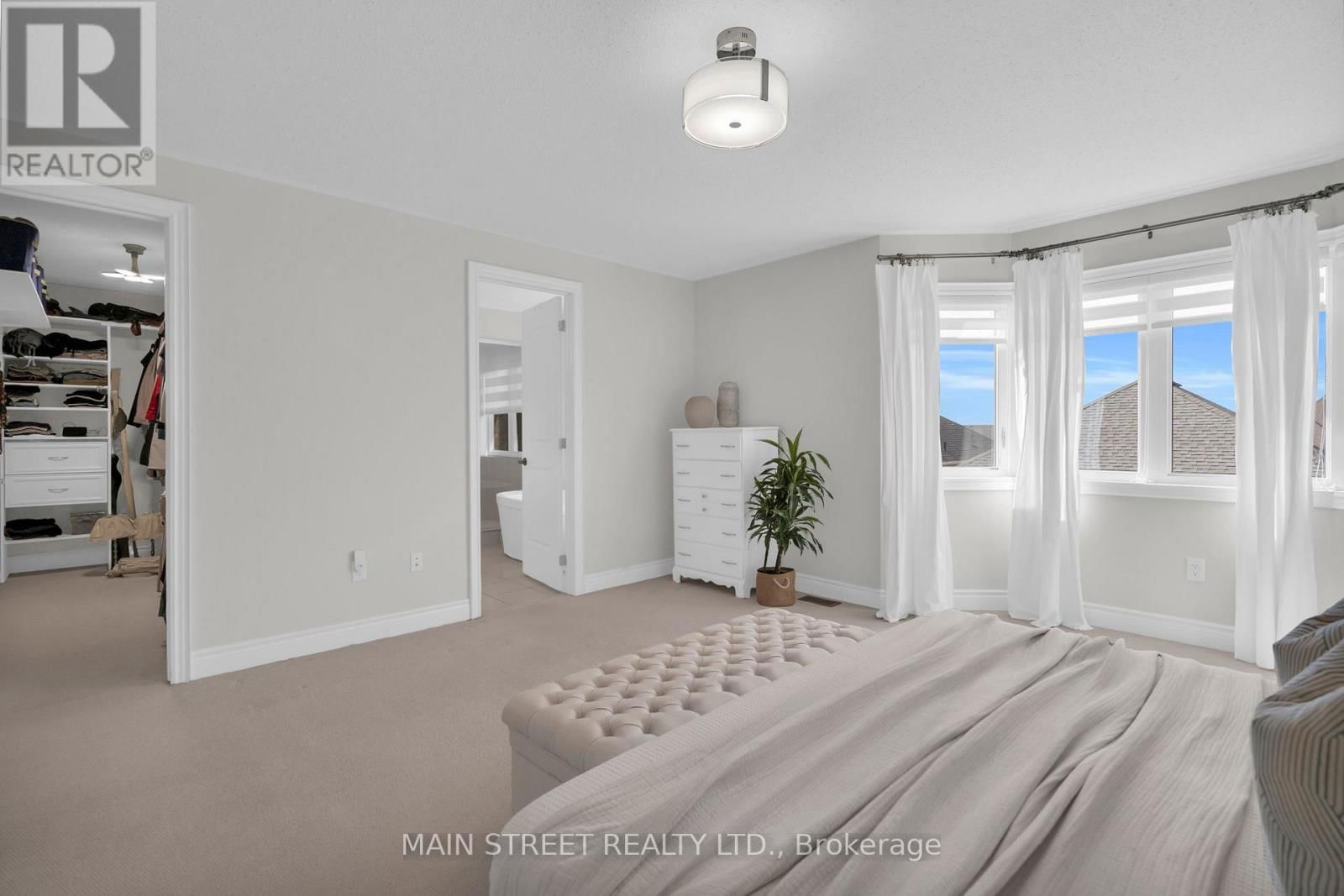 123 MONDIAL CRESCENT Image 14