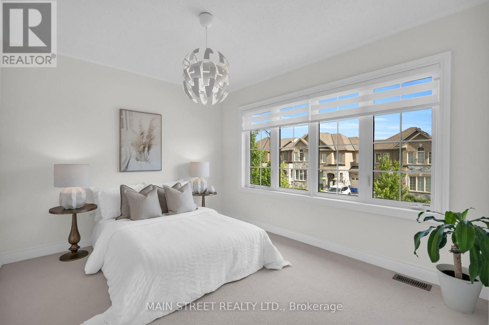 123 MONDIAL CRESCENT Image 20