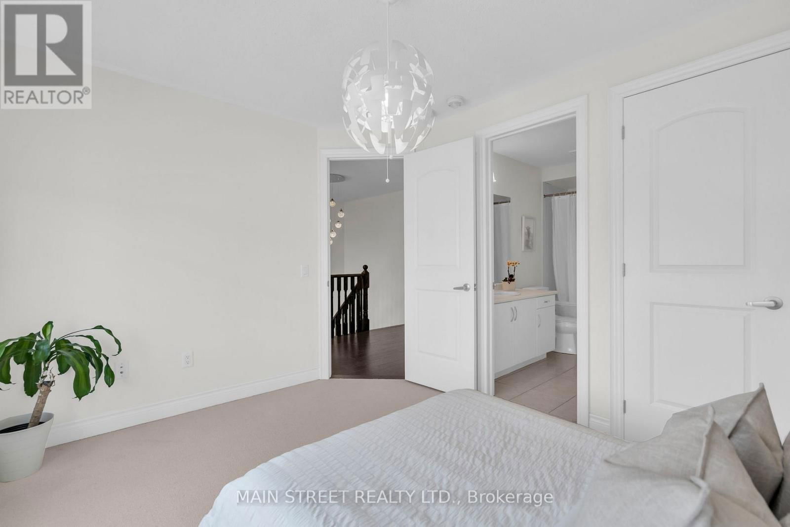 123 MONDIAL CRESCENT Image 21
