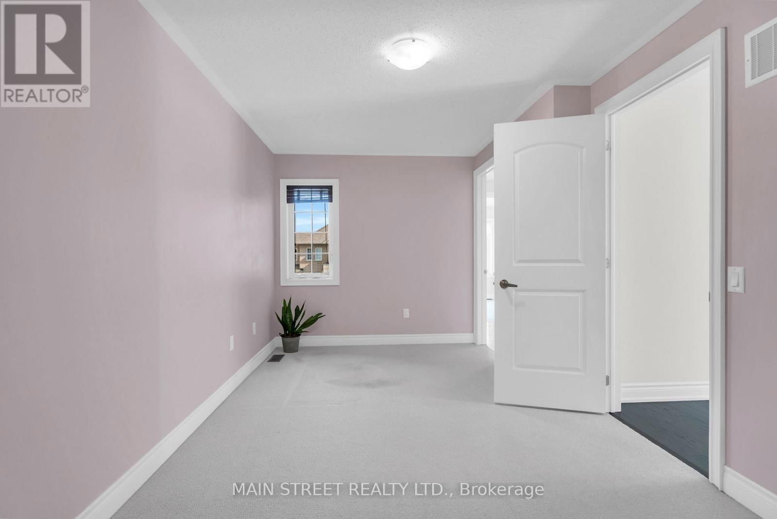 123 MONDIAL CRESCENT Image 23