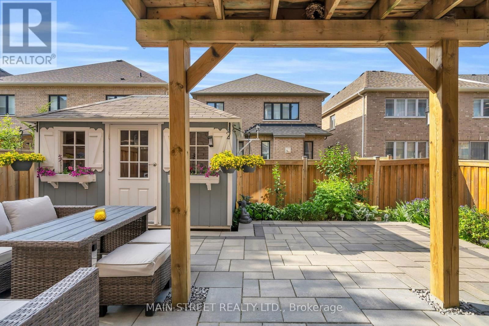 123 MONDIAL CRESCENT Image 26