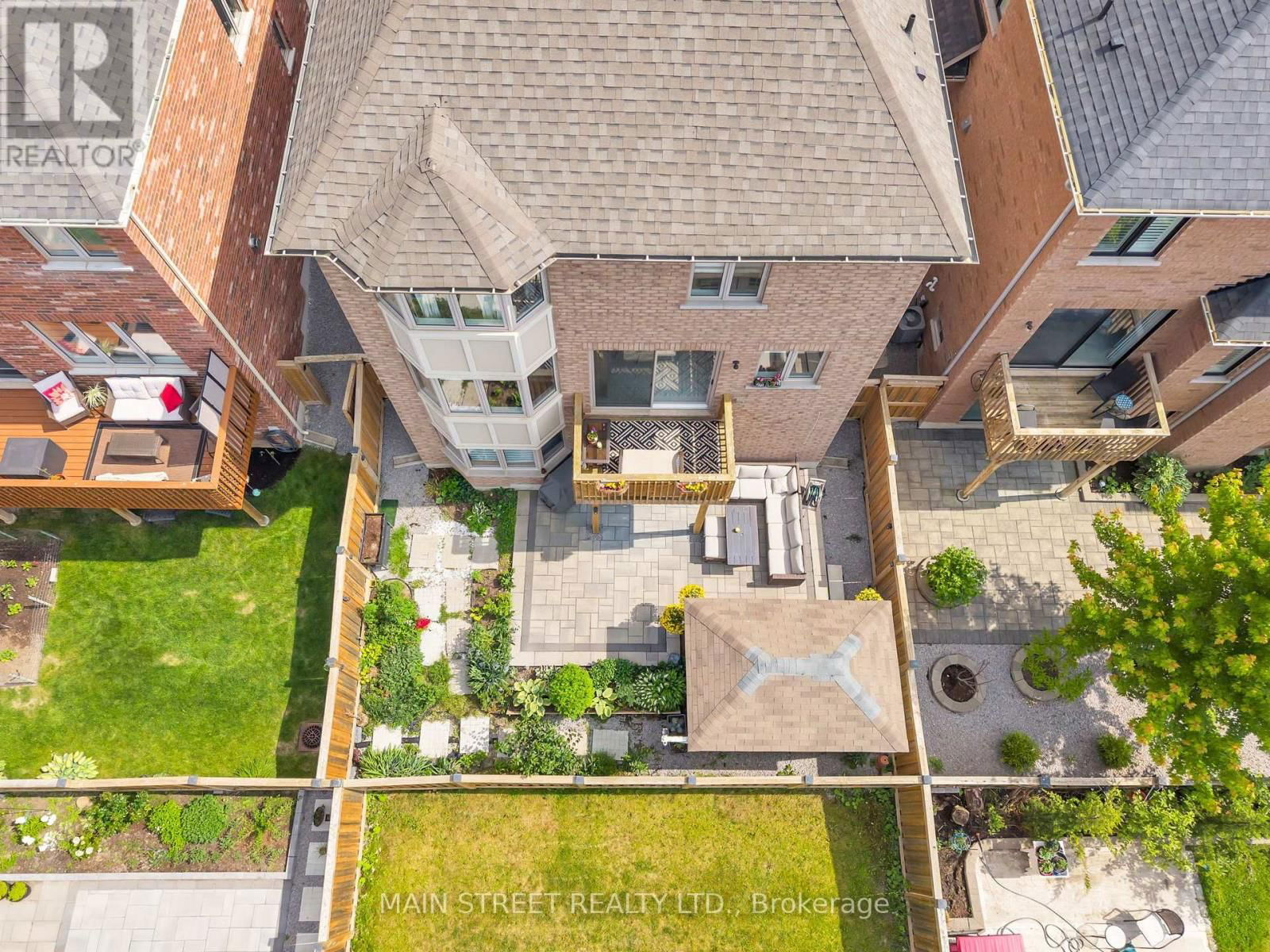 123 MONDIAL CRESCENT Image 29