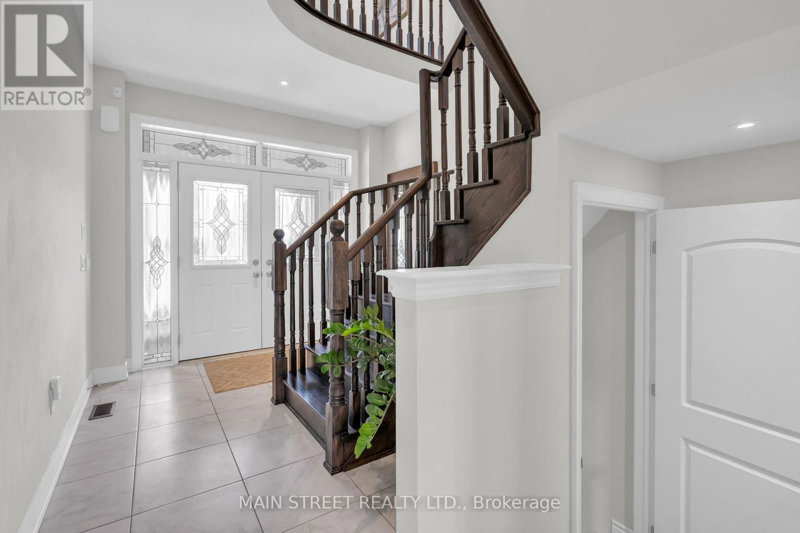123 MONDIAL CRESCENT Image 3