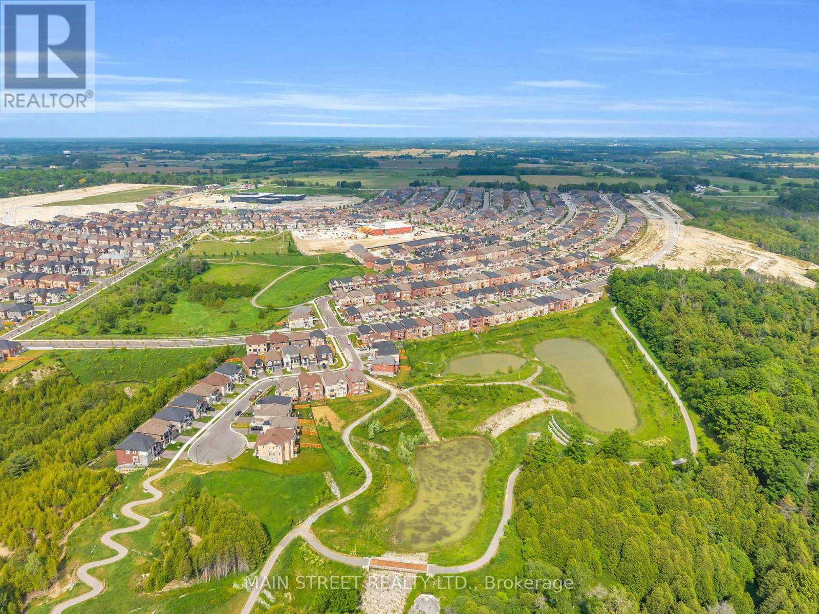 123 MONDIAL CRESCENT Image 32