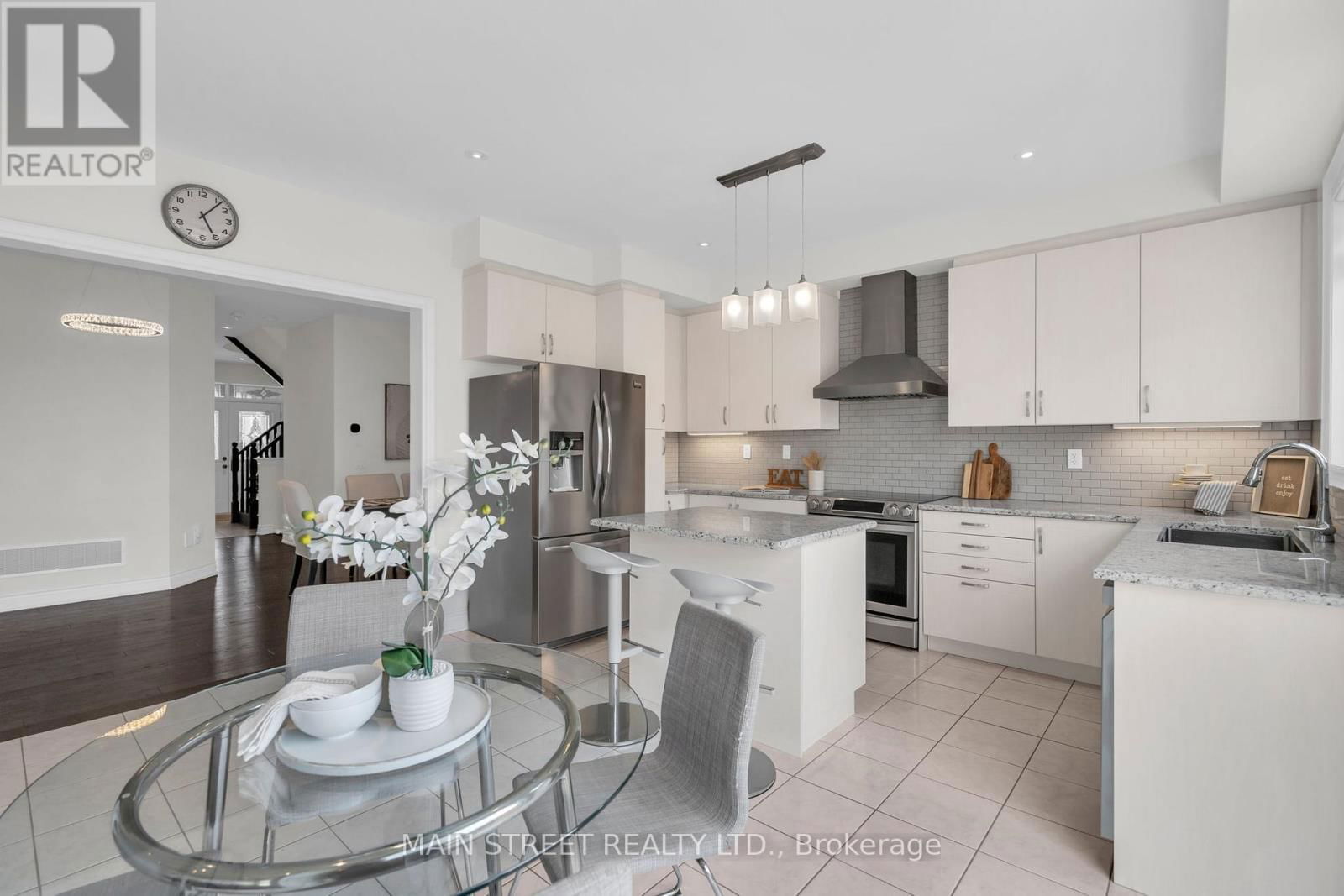123 MONDIAL CRESCENT Image 4