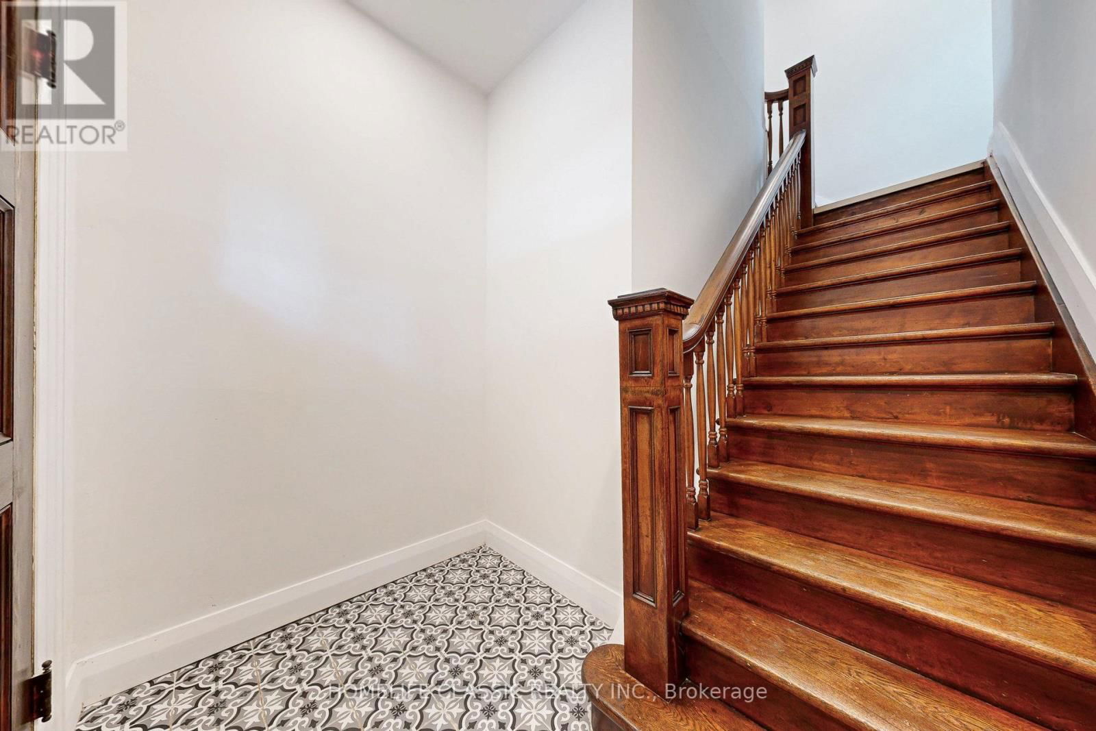 Unit A - 33 CENTRE STREET Image 8
