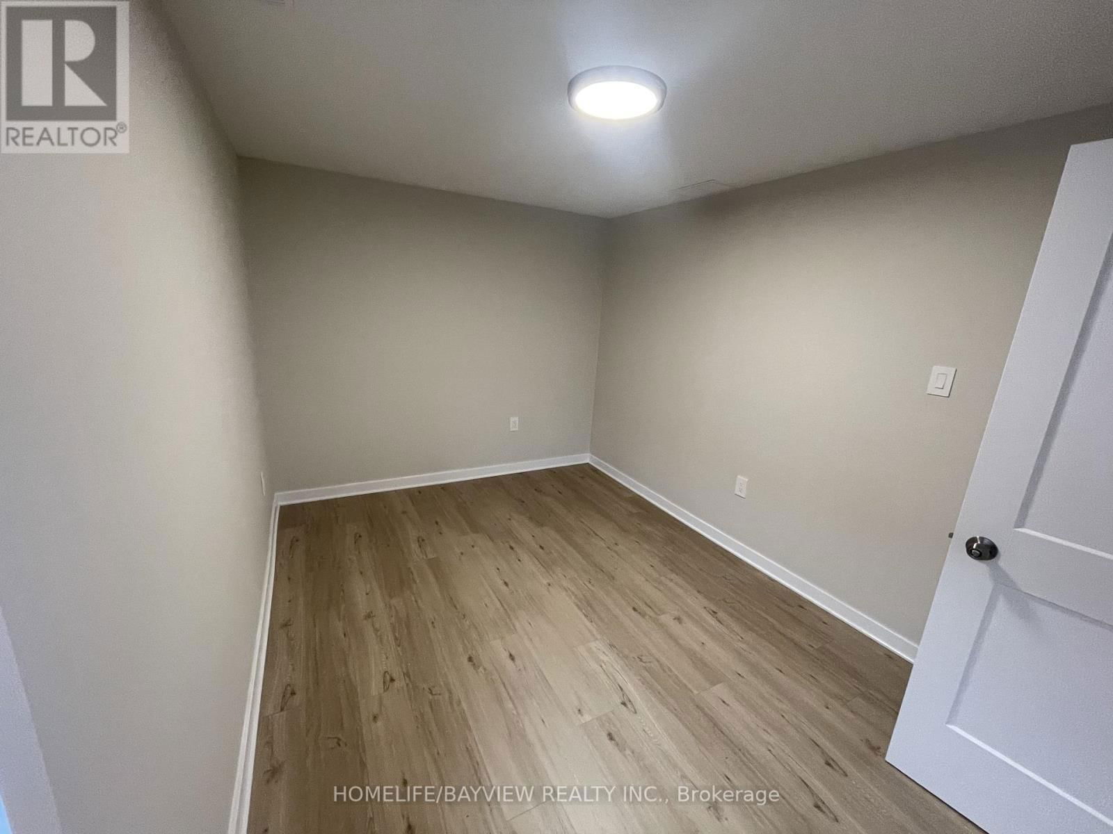 32 VILLANDRY CRESCENT Image 11