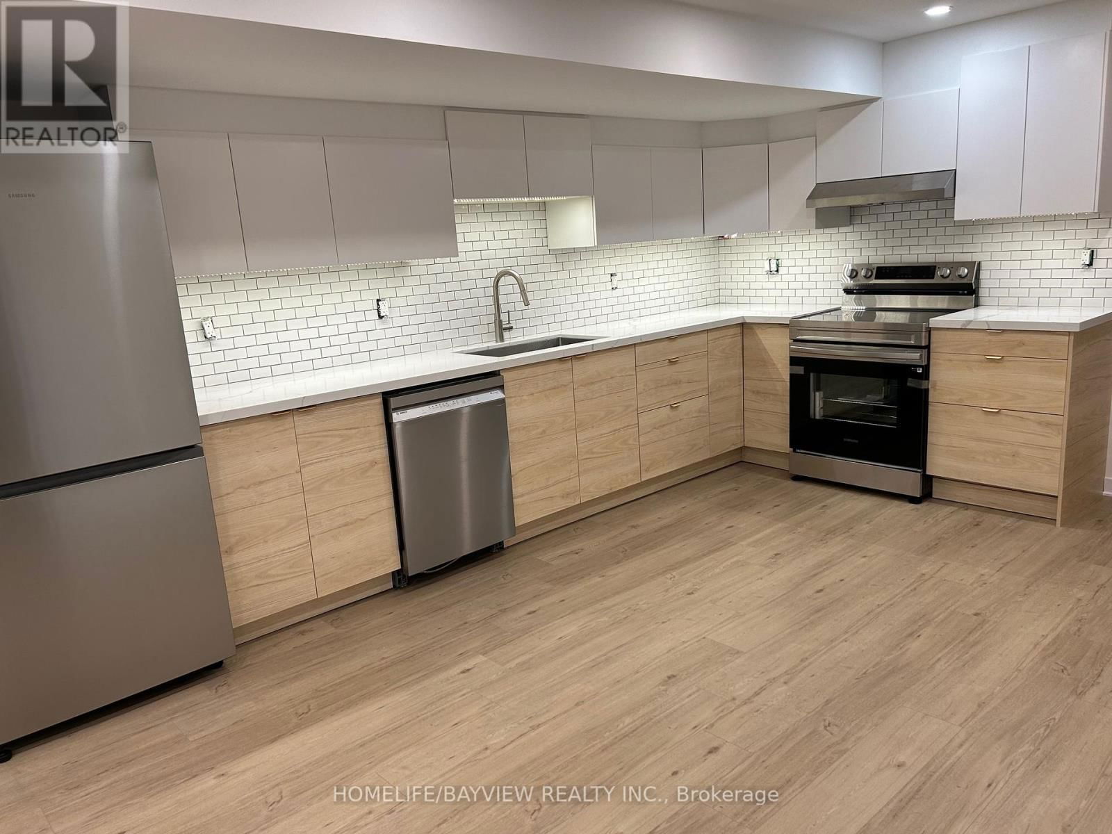 32 VILLANDRY CRESCENT Image 2