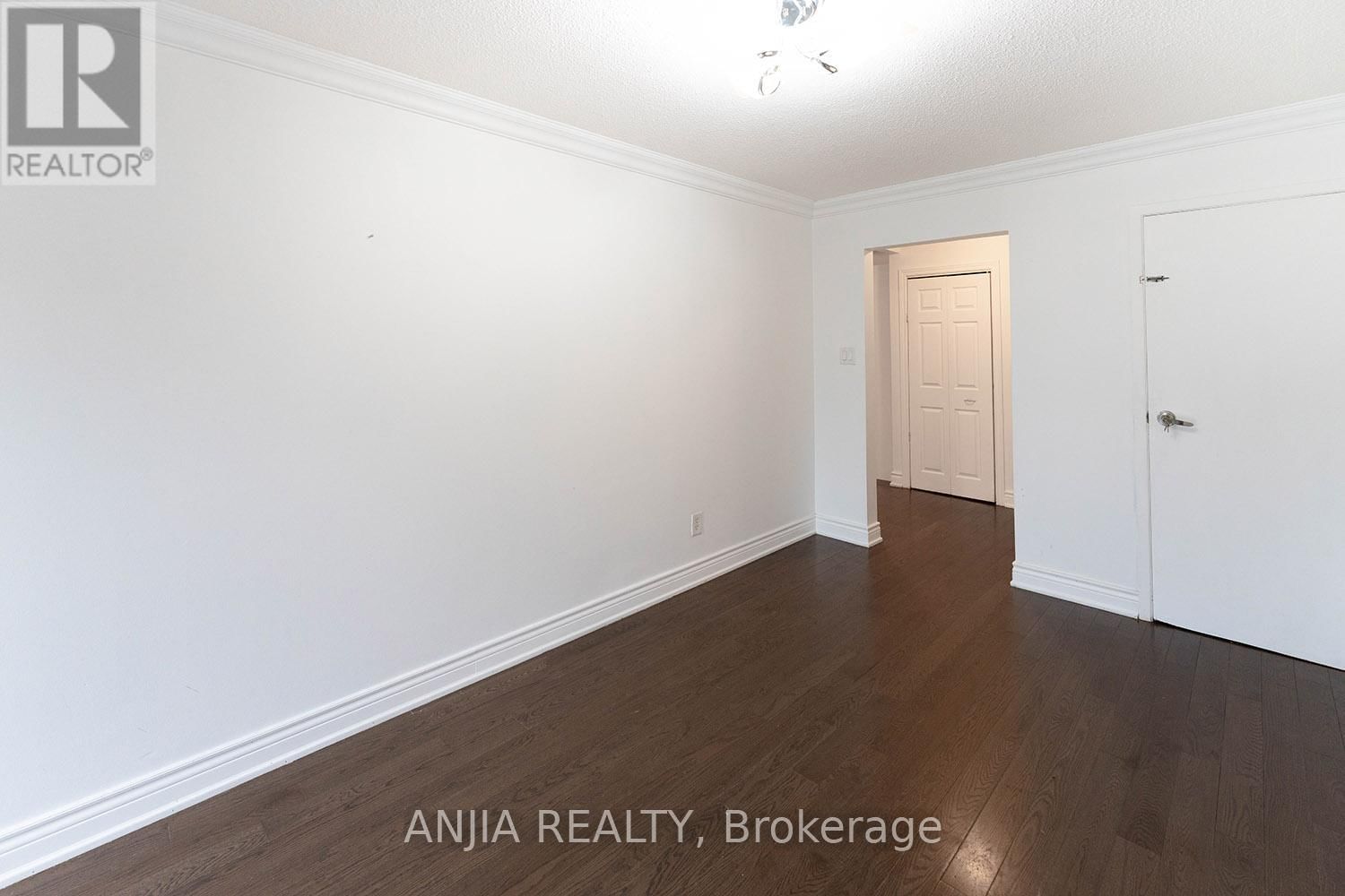 19 DUNBAR CRESCENT Image 11