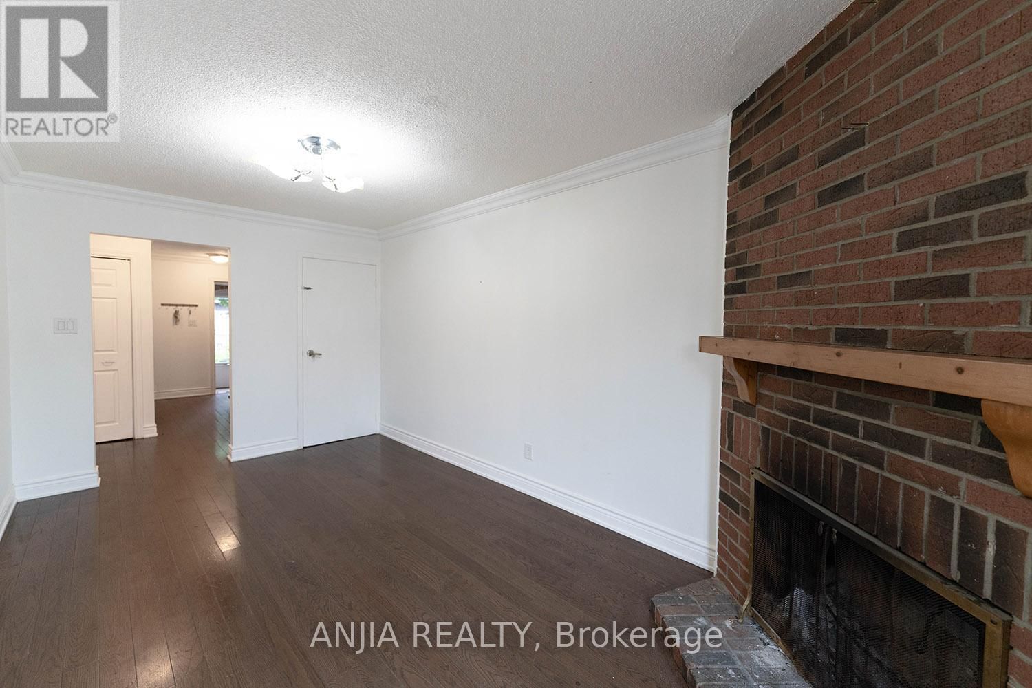 19 DUNBAR CRESCENT Image 12