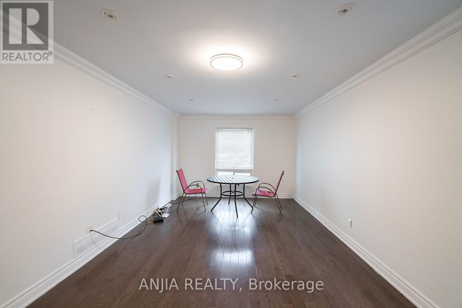 19 DUNBAR CRESCENT Image 14