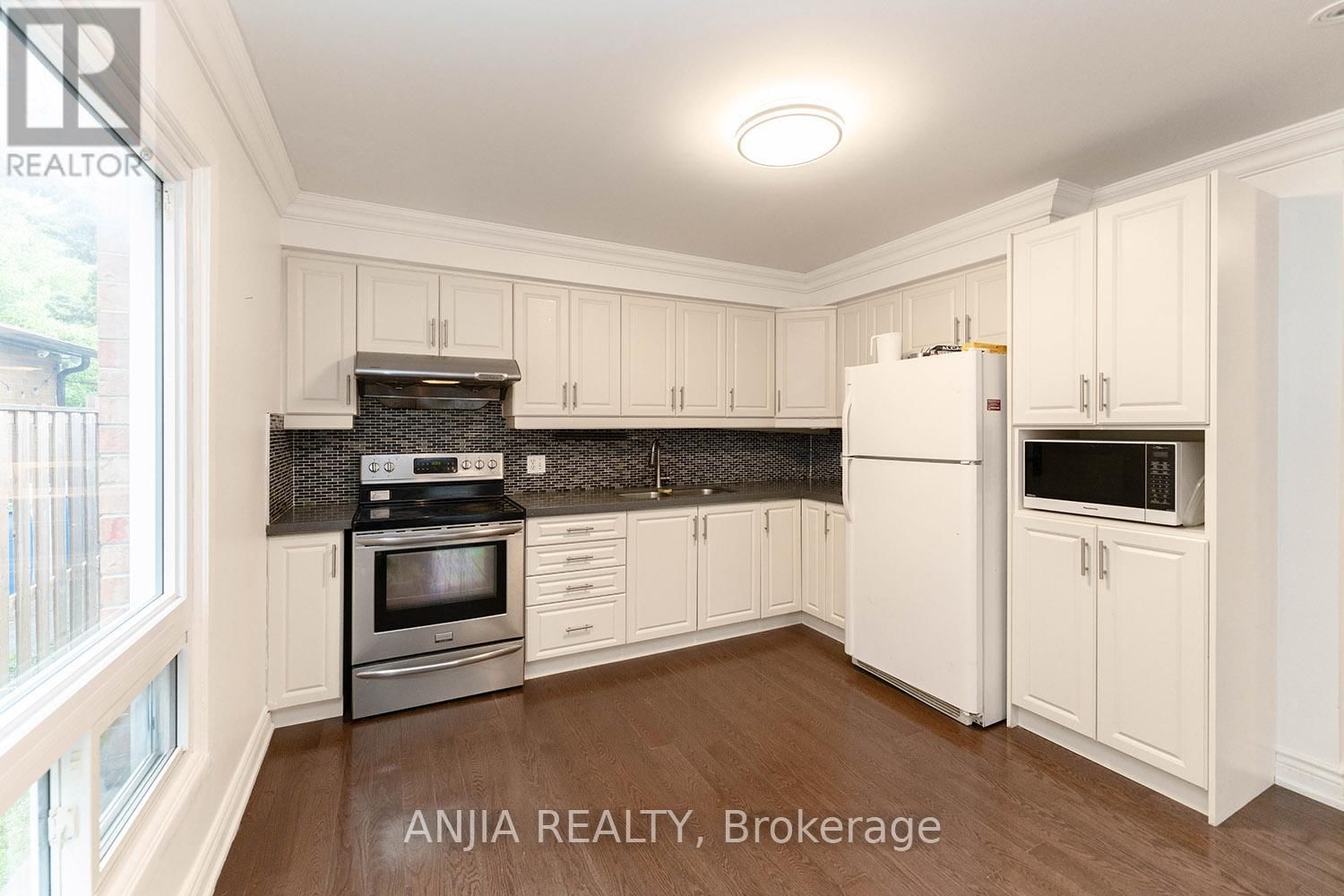 19 DUNBAR CRESCENT Image 17