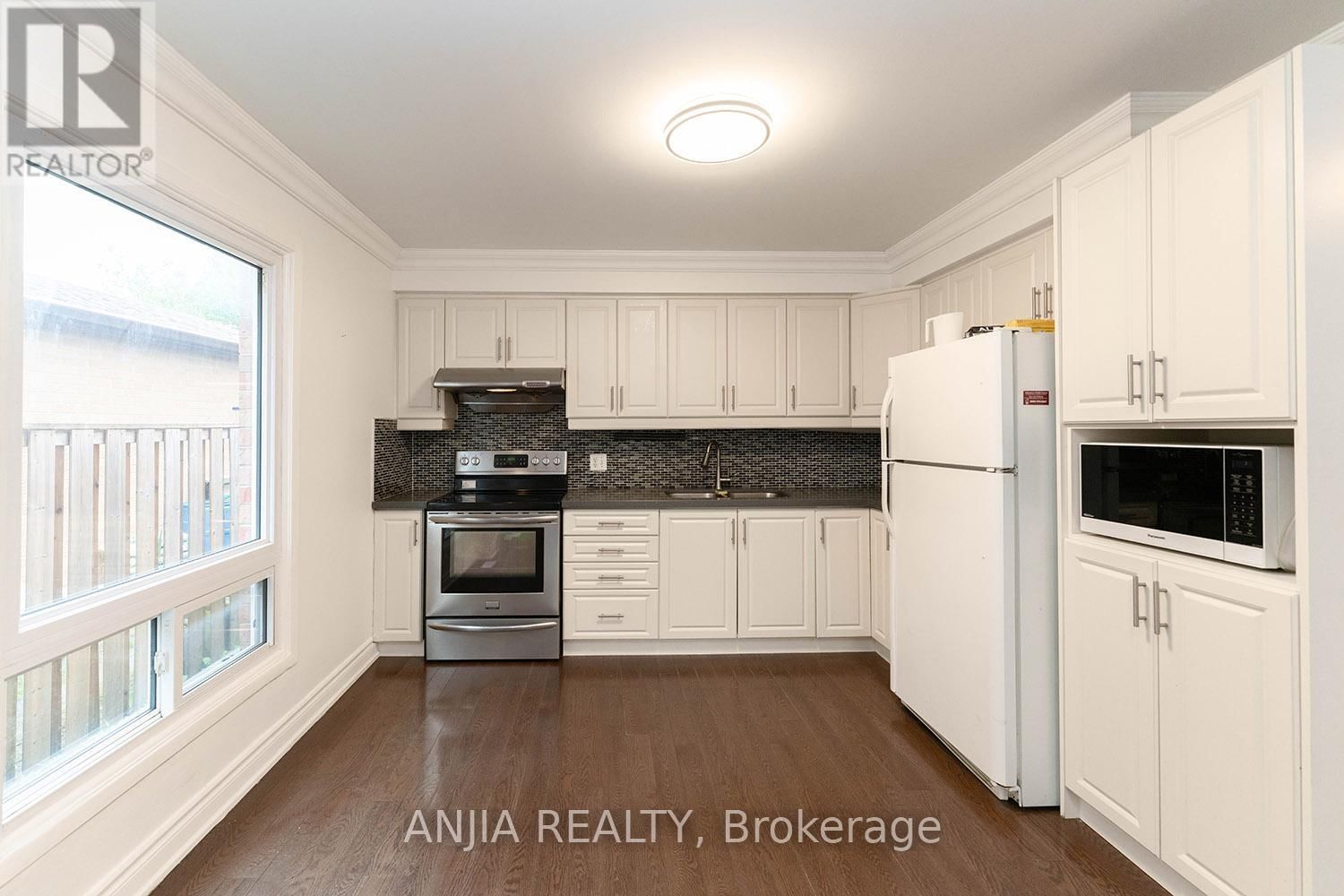 19 DUNBAR CRESCENT Image 19
